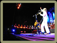 Actuación conjunta con Carlos Nuñez en Llanes al Cubo 2005